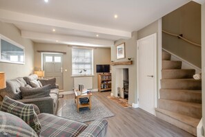 TV, fireplace - 2 Bed in South Creake (oc-s32903) (South Creake)