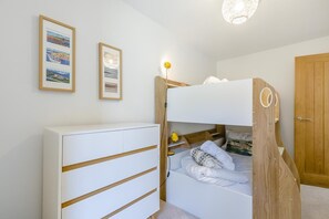 2 slaapkamers, een strijkplank/strijkijzer, reisbedje, gratis wifi