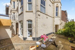 Outdoor dining - 2 Bed in Cromer (oc-2202) (Cromer)