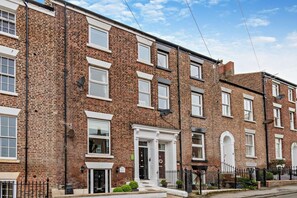 Exterior - 1 Bed in Whitby (oc-w121) (Whitby)