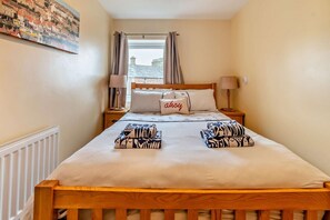 Iron/ironing board, free WiFi, bed sheets - 1 Bed in Whitby (oc-w121) (Whitby)