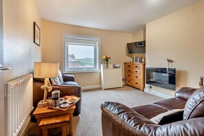 TV - 1 Bed in Whitby (oc-w121) (Whitby)