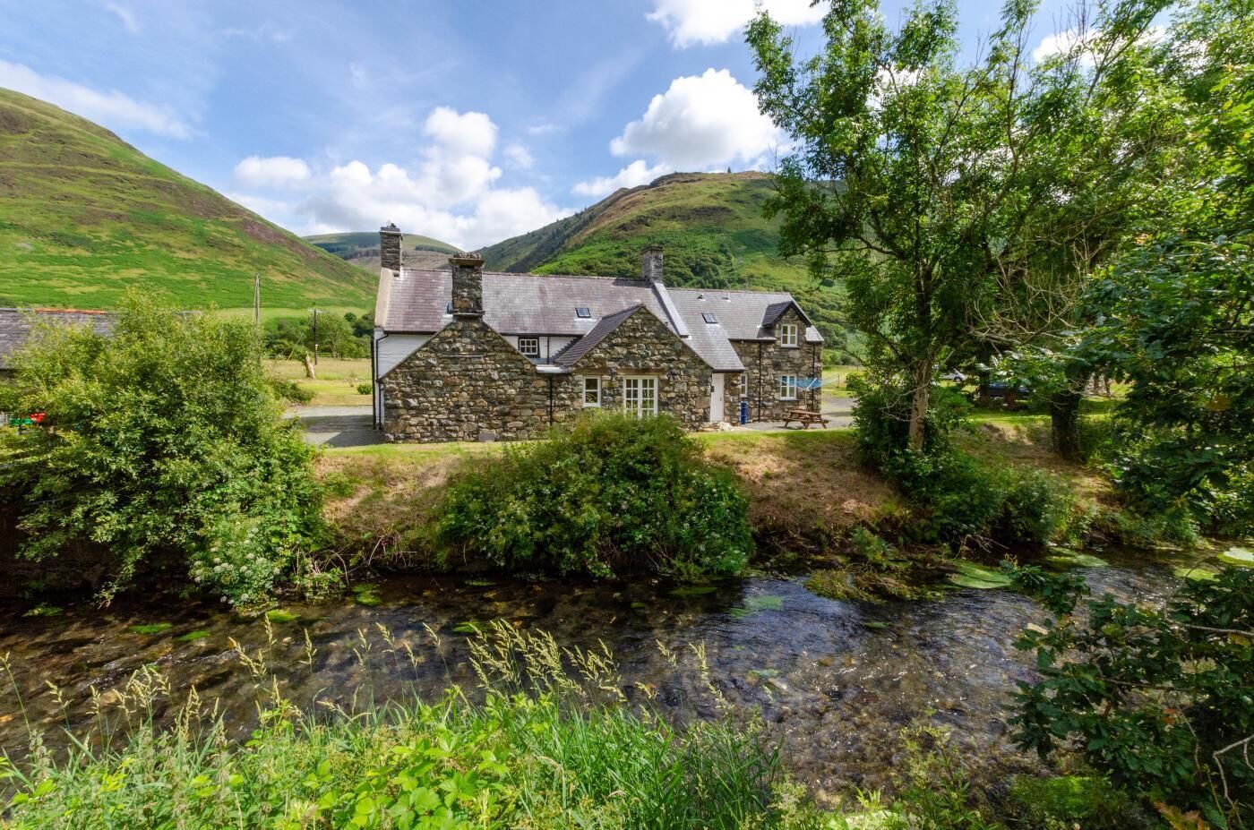 المنشأة من الخارج