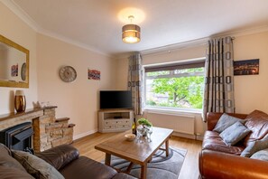 TV - 2 Bed in Whitby (oc-w124) (Whitby)
