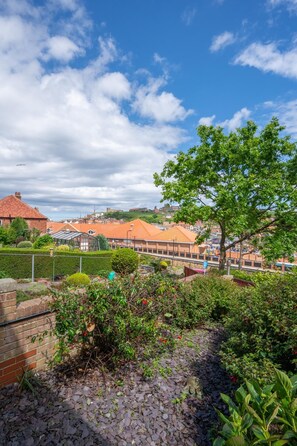 Property grounds - 2 Bed in Whitby (oc-w124) (Whitby)