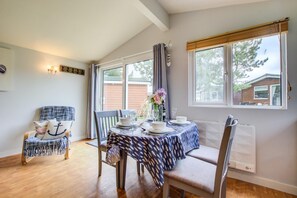 Dining - 2 Bed in Padstow (oc-p00551) (Penrose)