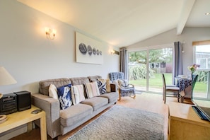 TV - 2 Bed in Padstow (oc-p00551) (Penrose)