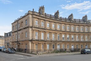 A multi-story building with a symmetrical facade, large windows, and a central entrance. - 2 Bed in Bath (oc-bhr15) (Bath)