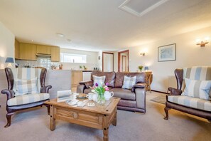 TV - 1 Bed in Padstow (oc-p00554) (Saint Merryn)