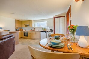 Microwave, oven, dishwasher, high chair - 1 Bed in Padstow (oc-p00554) (Saint Merryn)
