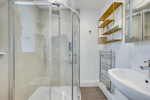 Hair dryer, towels - 4 Bed in Southwold (oc-11cr) (Southwold)