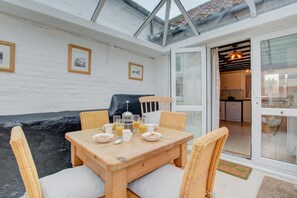 Outdoor dining - 2 Bed in Happisburgh (oc-1634) (Happisburgh)
