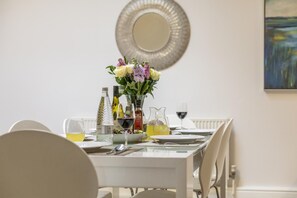 Dining - 2 Bed in Bath (oc-bhr19) (Bath)