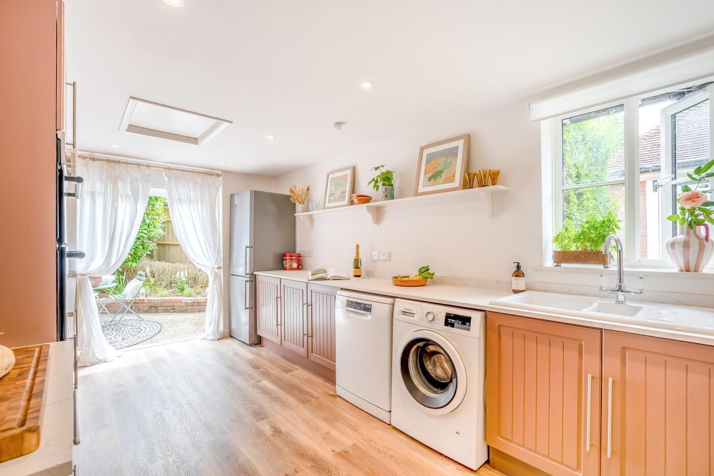 ميكروويف، فرن، غسالة أطباق، مستلزمات طهي/أطباق/أوعية