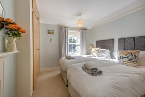 Iron/ironing board, free WiFi, bed sheets - 2 Bed in Southwold (oc-11hot) (Southwold)