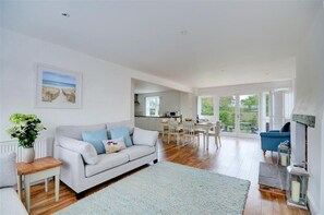 TV, fireplace - 4 Bed in Stanhoe (oc-1662) (Stanhoe)