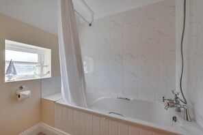 Hair dryer, towels - 3 Bed in Wangford (oc-75sare) (Wangford)