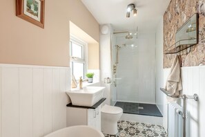 Towels - 2 Bed in Staffield (oc-j32453) (Staffield)
