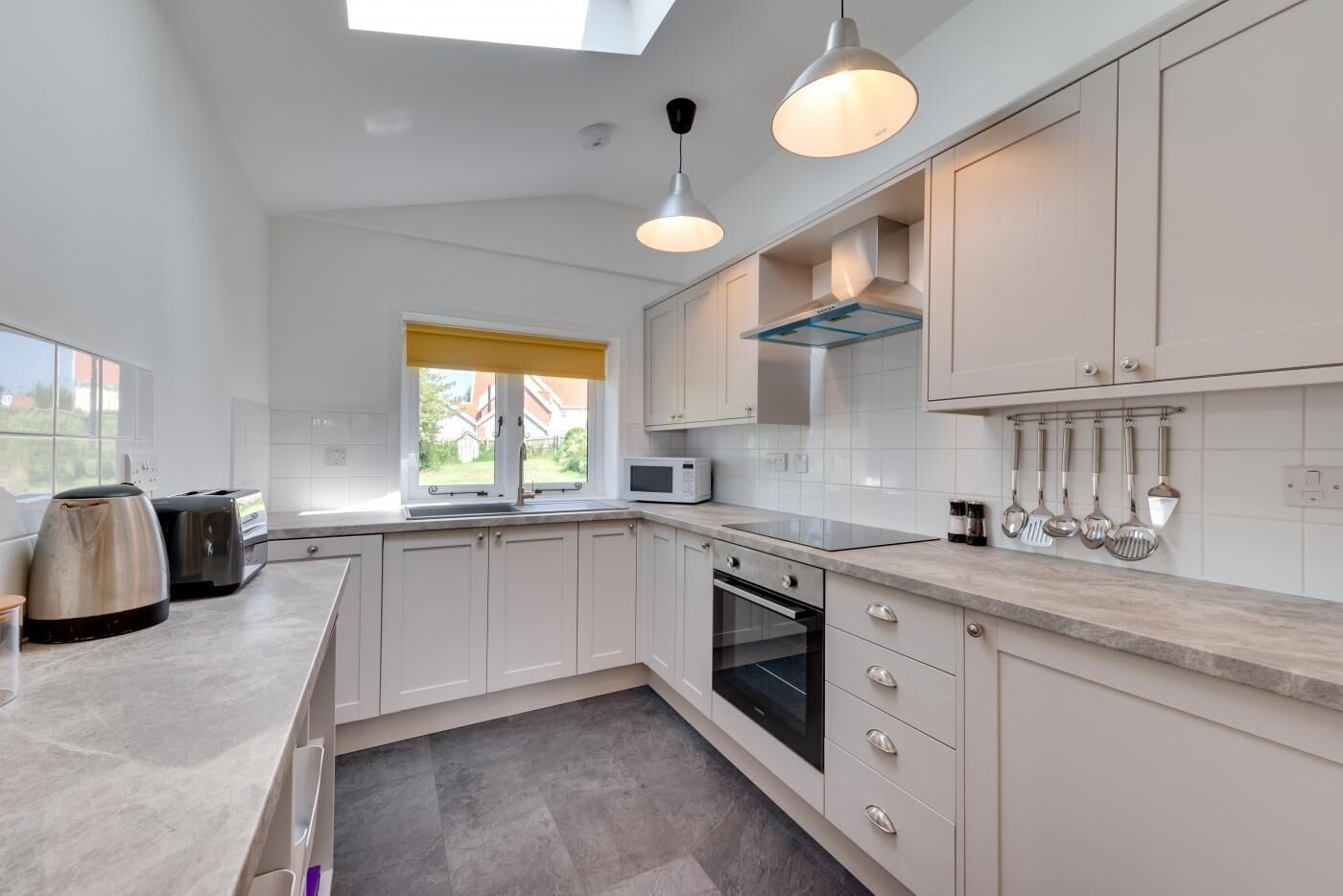 Microwave, oven, dishwasher, cookware/dishes/utensils