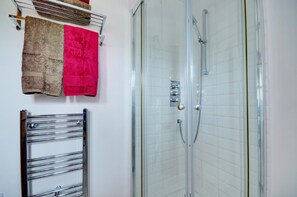 Towels - 1 Bed in Acle (oc-1256) (Limpenhoe)
