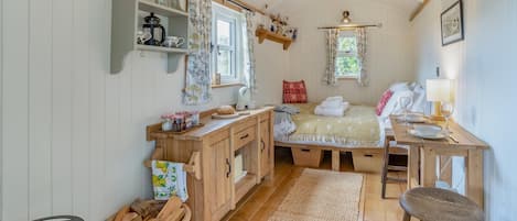 1 bedroom, iron/ironing board, WiFi (free), bed sheets