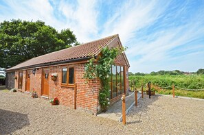 Exterior - 1 Bed in Acle (oc-1257) (Limpenhoe)