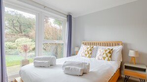 3 habitaciones, tabla de planchar con plancha y cuna de viaje 