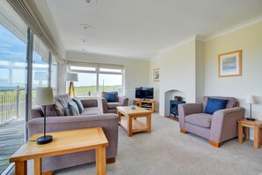 TV - 3 Bed in Cromer (oc-280) (Cromer)