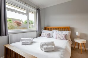 Iron/ironing board, travel cot, free WiFi, bed sheets - 3 Bed in Cromer (oc-280) (Cromer)