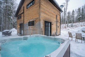 Outdoor spa tub - Chalet Chic et Spa | St-Come (Saint-Côme)