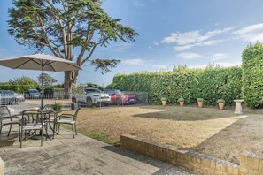 Outdoor dining - 1 Bed in Freshwater (oc-t32758) (Freshwater)