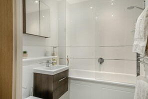 Towels - 1 Bed in Freshwater (oc-t32758) (Freshwater)
