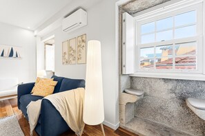 TV - GuestReady - Charming Porto Retreat Near the Sea (Porto)