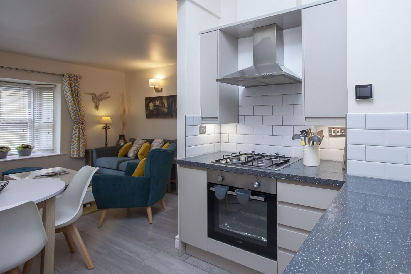 Ovn, oppvaskmaskin og kjøkkenutstyr