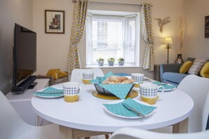 Dining - 2 Bed in Bath (oc-bhr32) (Bath)