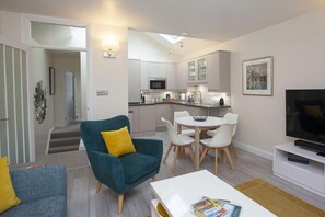 Interior - 2 Bed in Bath (oc-bhr32) (Bath)