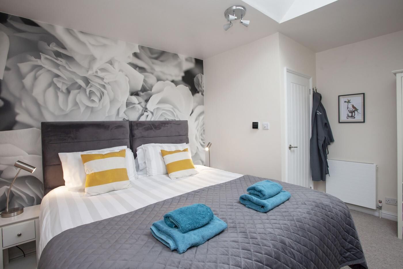 Iron/ironing board, free WiFi, bed sheets