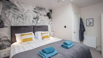 Iron/ironing board, free WiFi, bed sheets