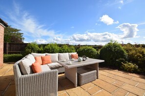 Outdoor dining - 3 Bed in Swannington (oc-1010) (Upgate)