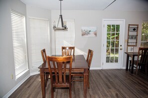Dining - 15-Minute Beach Hideaway (Niceville)