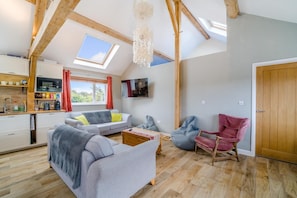 TV, fireplace - 2 Bed in St. Briavels (oc-p32778) (Saint Briavels)