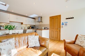 TV - 1 Bed in Swannington (oc-1011) (Upgate)