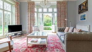 A living room with a television, sofa, and coffee table. - 2 Bed in Binham (oc-1477) (Binham)