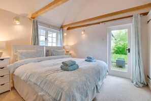 Iron/ironing board, free WiFi, bed sheets - 1 Bed in Biddenden (oc-cb635) (Biddenden)