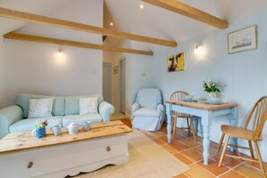 TV, fireplace - 1 Bed in Biddenden (oc-cb635) (Biddenden)