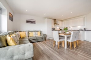 TV - 3 Bed in Tintagel (oc-e32938) (Tintagel)