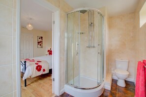 Towels - 2 Bed in Blofield Heath (oc-1467) (Hemblington)