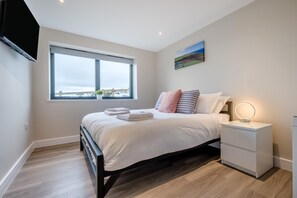 2 bedrooms, iron/ironing board, free WiFi, bed sheets - 2 Bed in Tintagel (oc-a32939) (Tintagel)