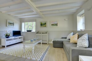 Living area - 1 Bed in Leigh (oc-ts726) (Leigh)