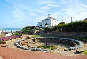 Property grounds - 3 Bed in Cromer (oc-1310) (Cromer)